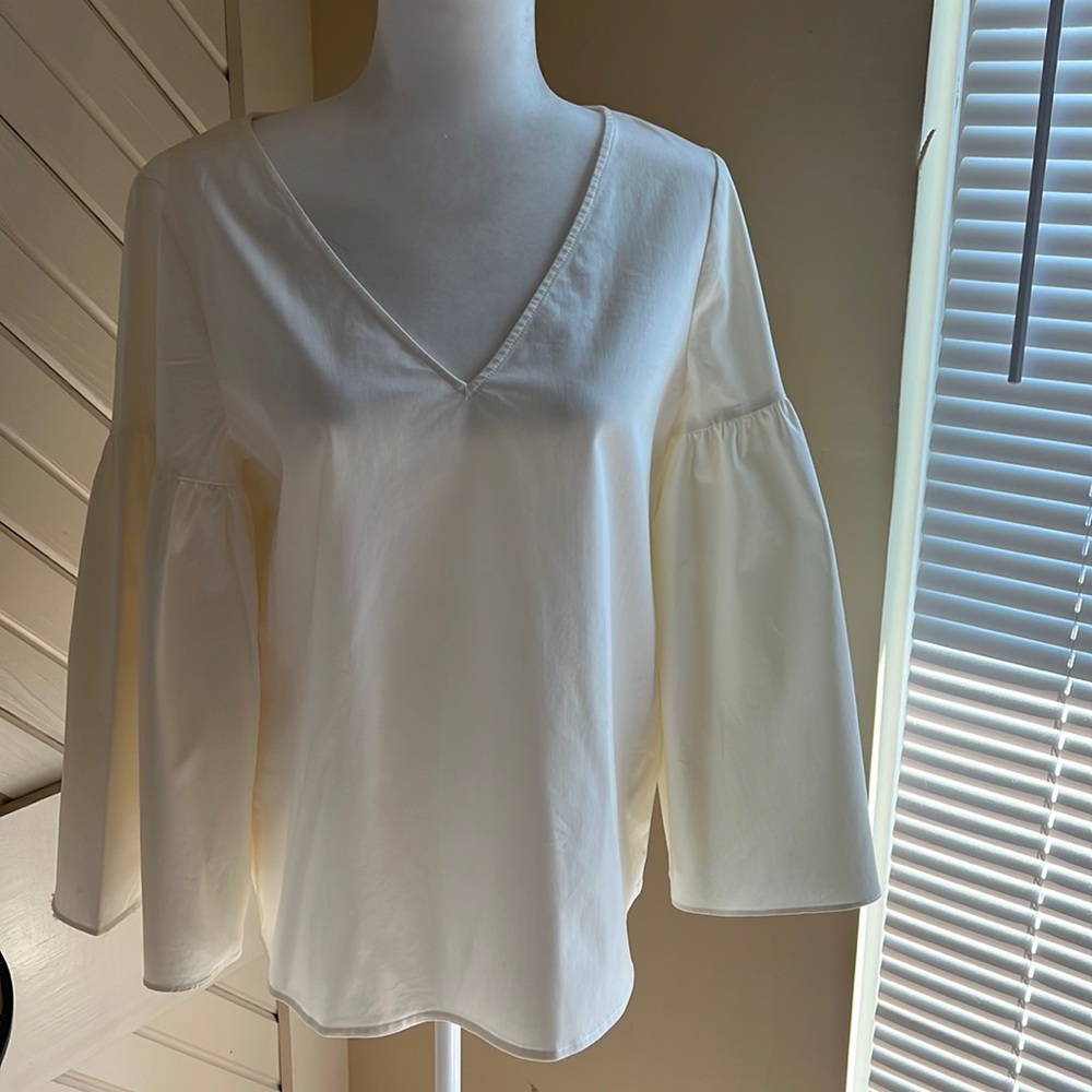 Antonio Melani cream cotton/nylon/stretch bell sleeved classic pullover tunic